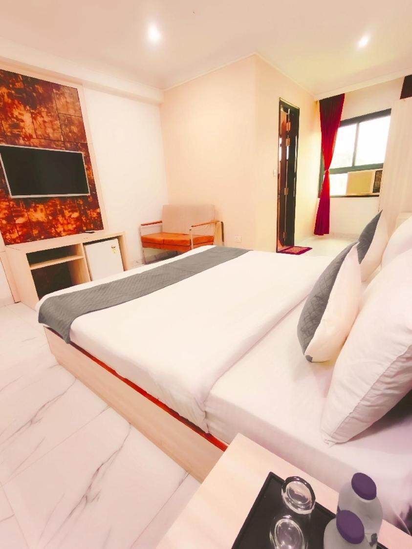 Hotel Almora Sky Near By Delhi International Airport With - Free Airport Pickup And Drop Nuova Delhi Esterno foto