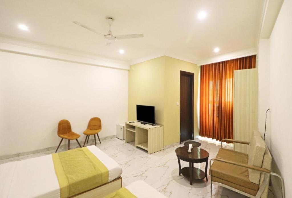 Hotel Almora Sky Near By Delhi International Airport With - Free Airport Pickup And Drop Nuova Delhi Esterno foto
