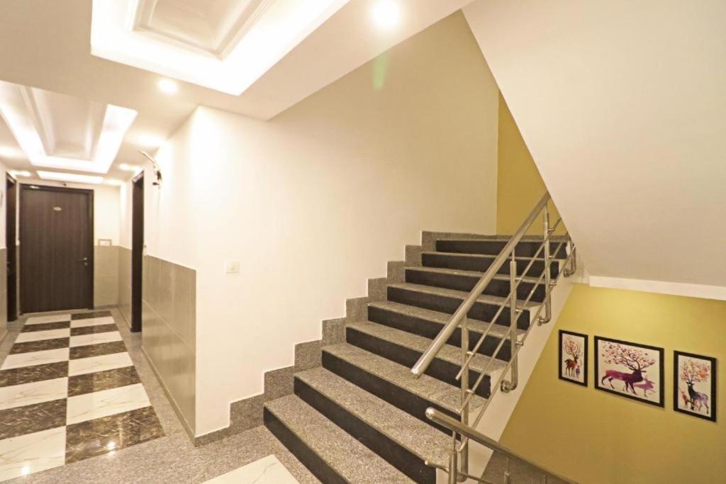 Hotel Almora Sky Near By Delhi International Airport With - Free Airport Pickup And Drop Nuova Delhi Esterno foto