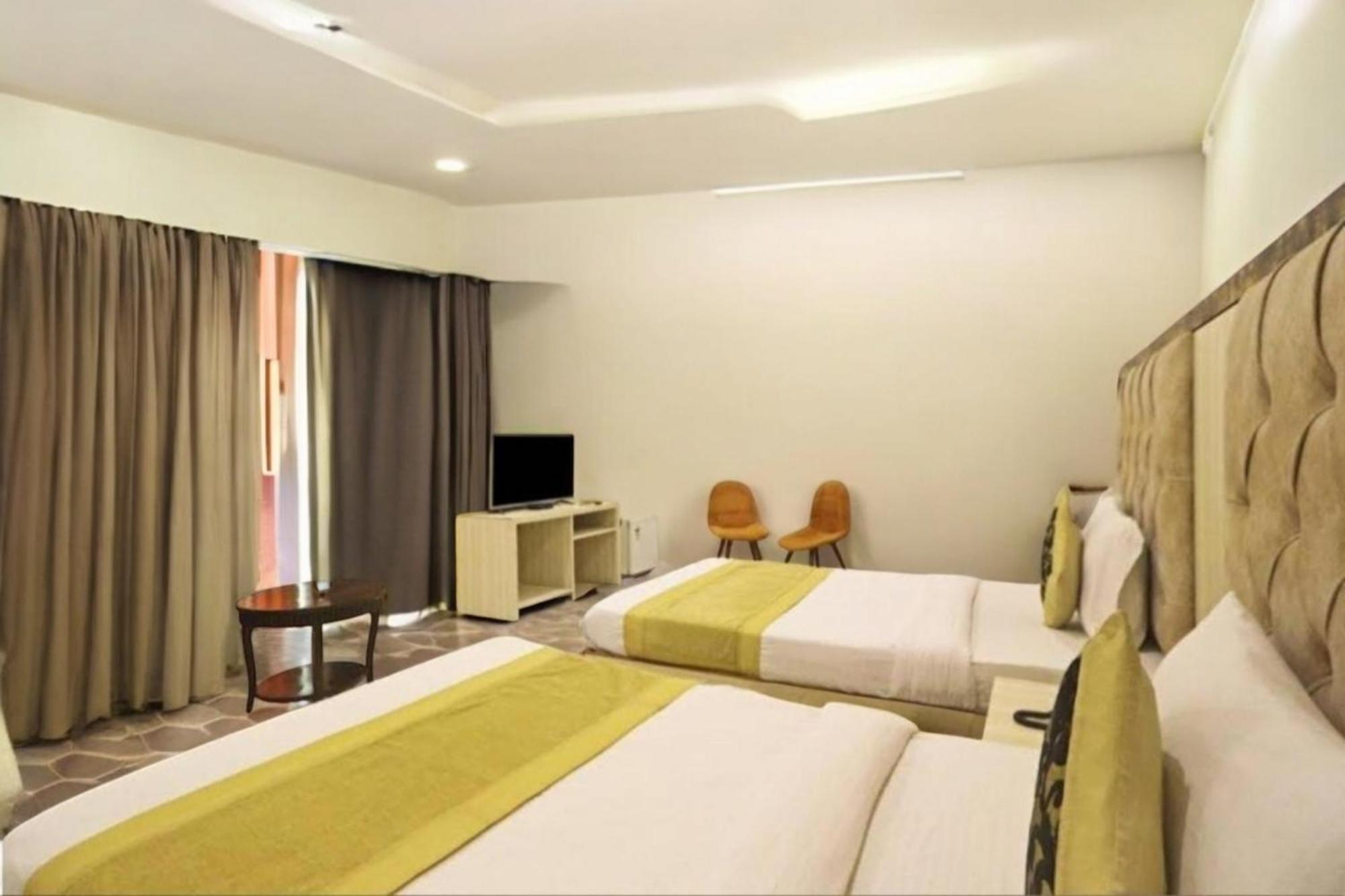 Hotel Almora Sky Near By Delhi International Airport With - Free Airport Pickup And Drop Nuova Delhi Esterno foto