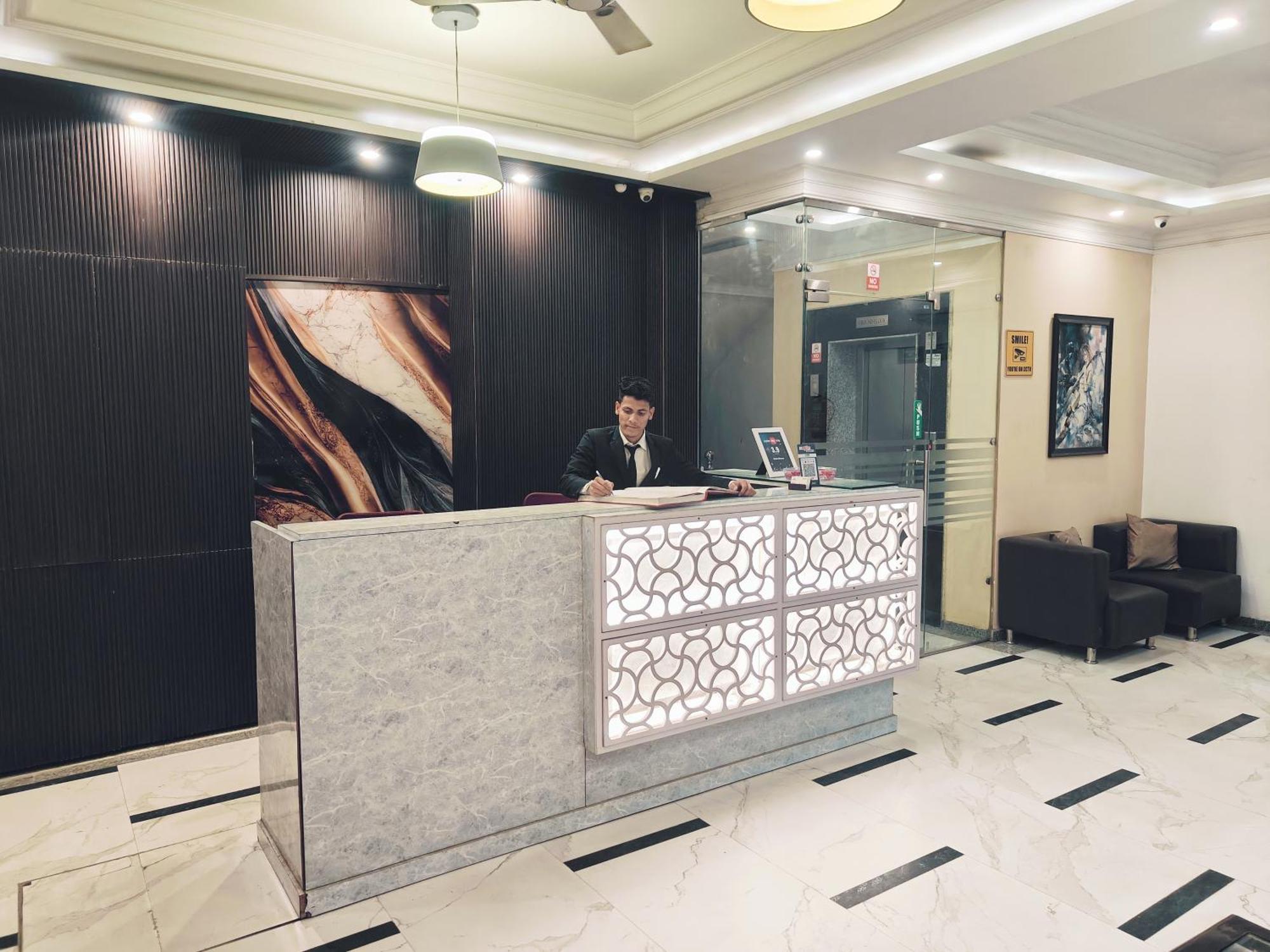 Hotel Almora Sky Near By Delhi International Airport With - Free Airport Pickup And Drop Nuova Delhi Esterno foto