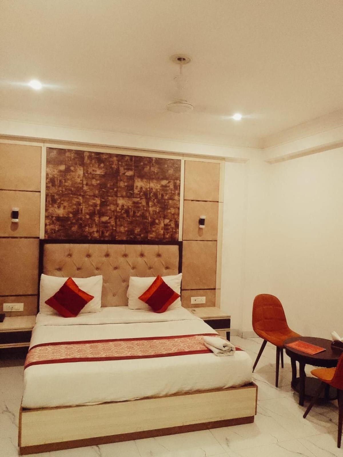 Hotel Almora Sky Near By Delhi International Airport With - Free Airport Pickup And Drop Nuova Delhi Esterno foto