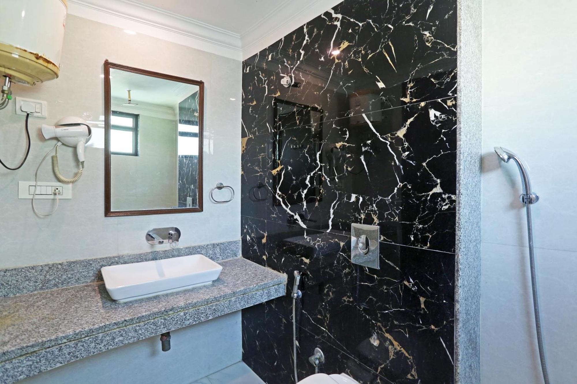 Hotel Almora Sky Near By Delhi International Airport With - Free Airport Pickup And Drop Nuova Delhi Esterno foto