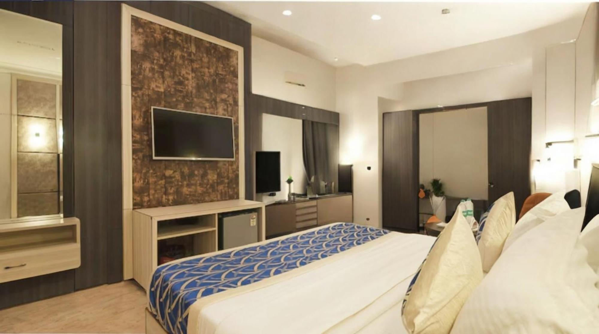Hotel Almora Sky Near By Delhi International Airport With - Free Airport Pickup And Drop Nuova Delhi Esterno foto